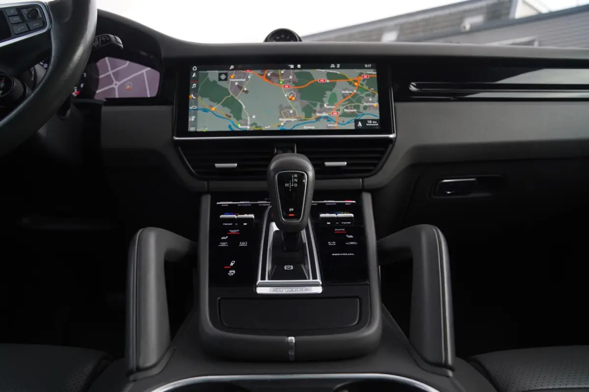 3.0 E-Hybrid | Sport Chrono | Bose Sound | Panorama | Luchtvering | Trekhaak | Adaptieve Cruise | 360 camera | NAP