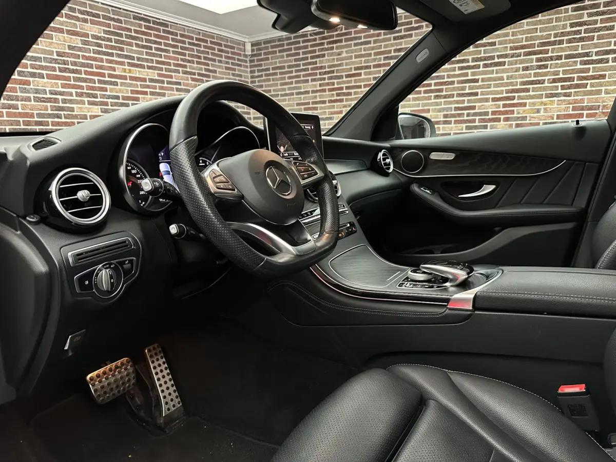 250 4MATIC Business Solution AMG NL auto|Panoramadak|Dealer onderhouden