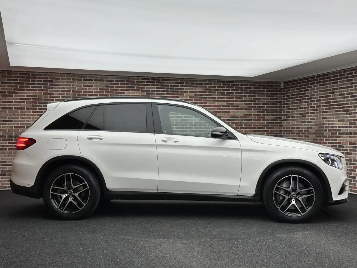 250 4MATIC Business Solution AMG NL auto|Panoramadak|Dealer onderhouden