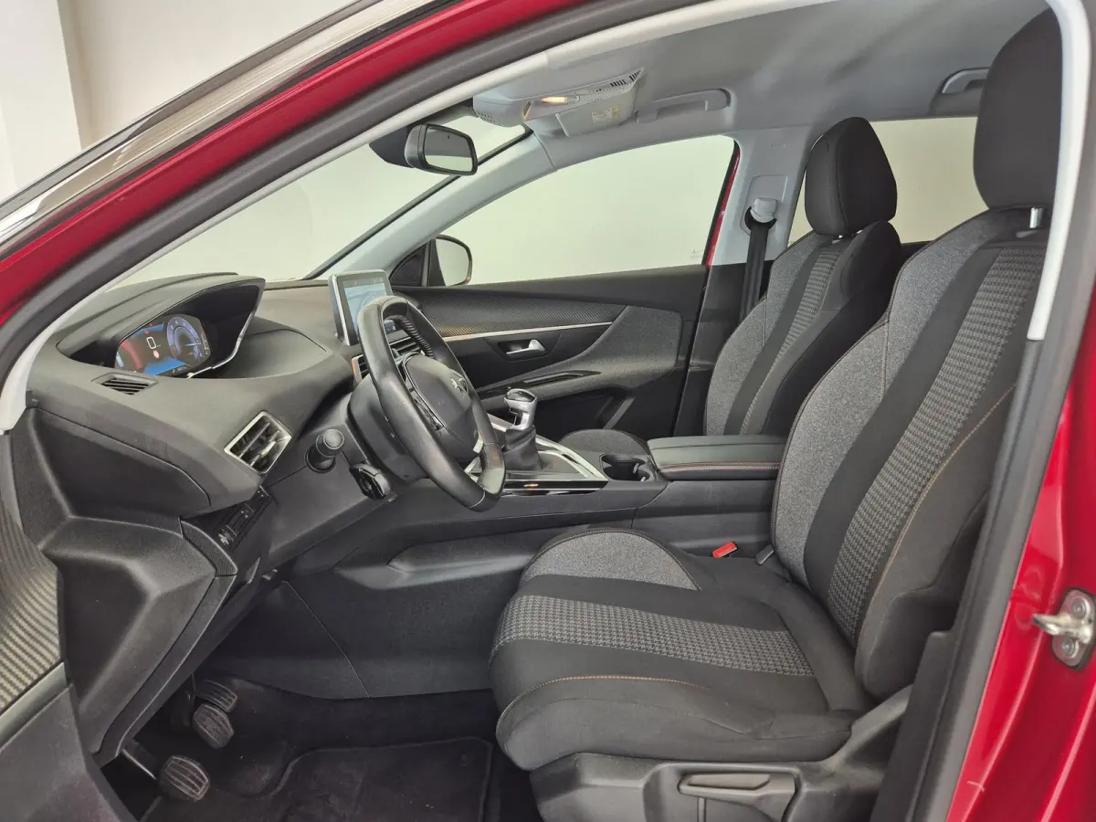1.2 PureTech Allure | Limited | Navigatie | Apple CarPlay / Android Auto | Parkeersensoren voor / achter | Climate Control |