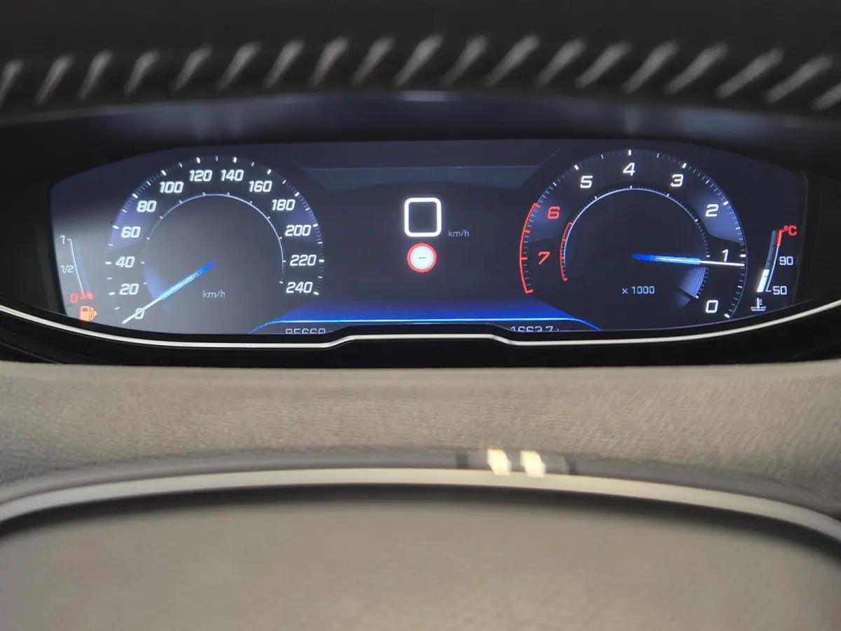 1.2 PureTech Allure | Limited | Navigatie | Apple CarPlay / Android Auto | Parkeersensoren voor / achter | Climate Control |