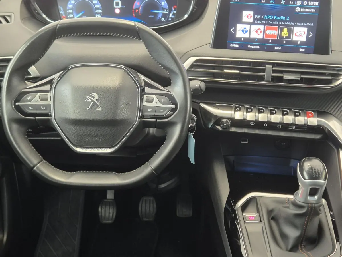 1.2 PureTech Allure | Limited | Navigatie | Apple CarPlay / Android Auto | Parkeersensoren voor / achter | Climate Control |
