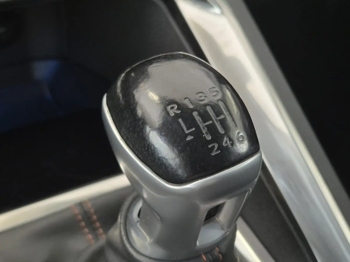 1.2 PureTech Allure | Limited | Navigatie | Apple CarPlay / Android Auto | Parkeersensoren voor / achter | Climate Control |