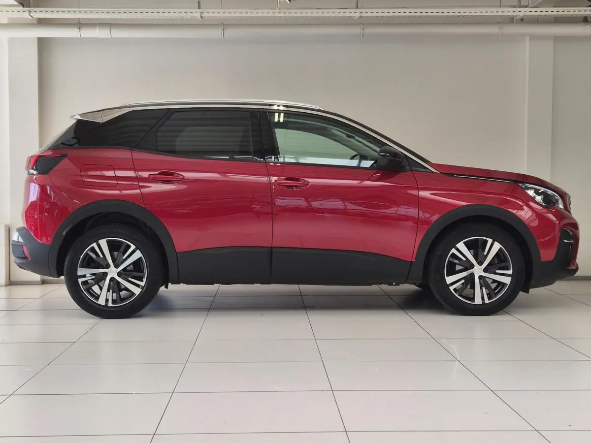 1.2 PureTech Allure | Limited | Navigatie | Apple CarPlay / Android Auto | Parkeersensoren voor / achter | Climate Control |