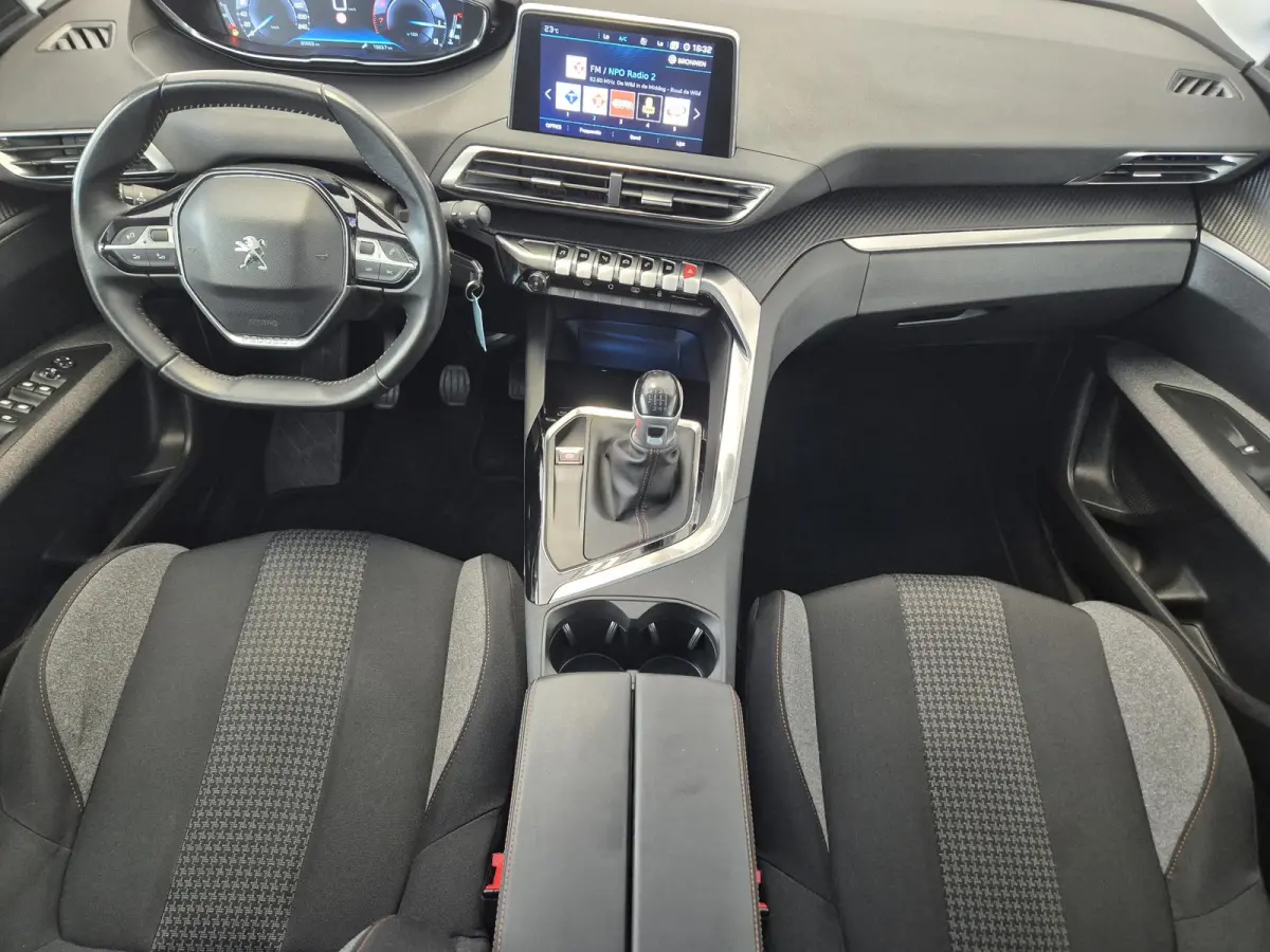 1.2 PureTech Allure | Limited | Navigatie | Apple CarPlay / Android Auto | Parkeersensoren voor / achter | Climate Control |