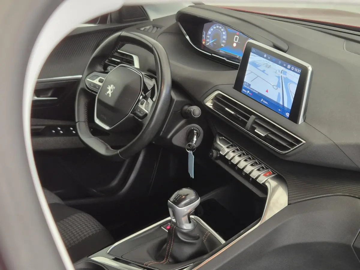 1.2 PureTech Allure | Limited | Navigatie | Apple CarPlay / Android Auto | Parkeersensoren voor / achter | Climate Control |