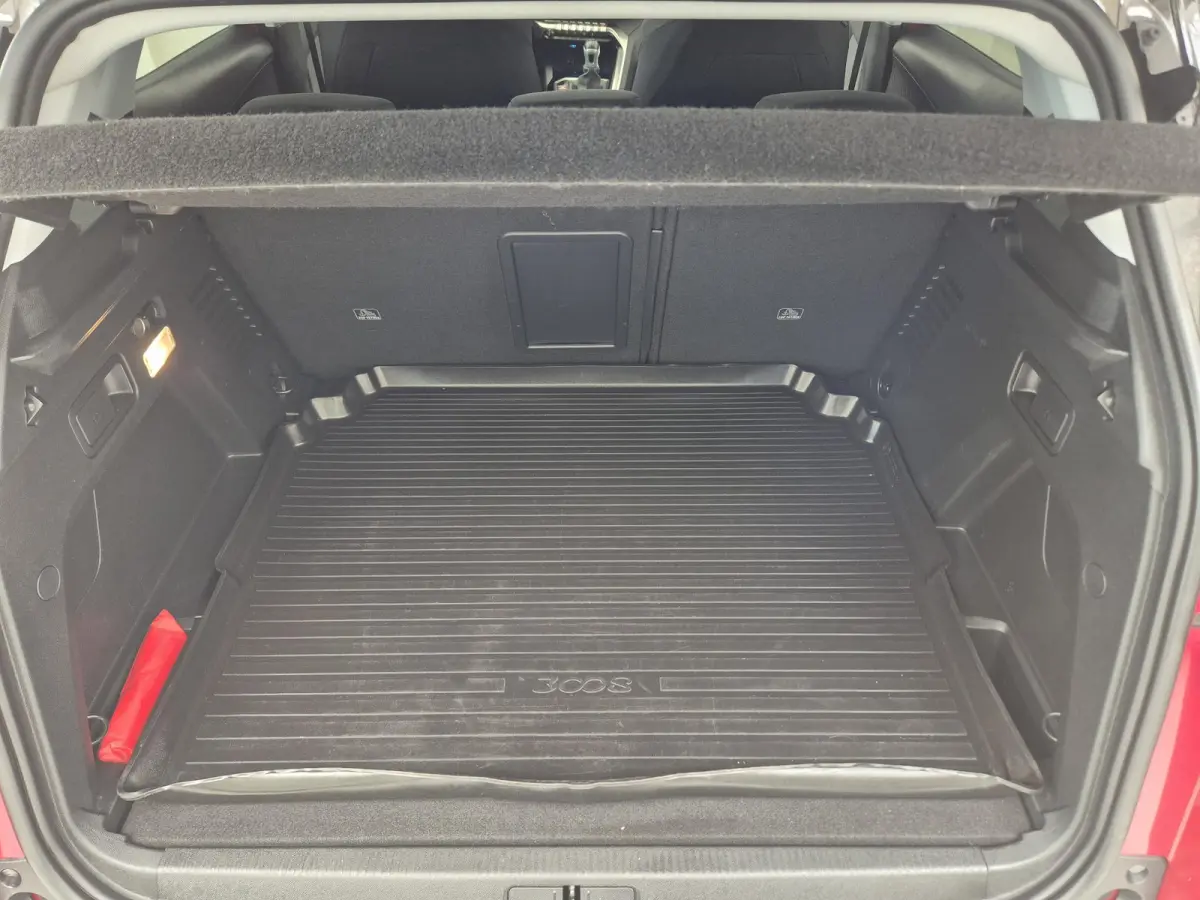 1.2 PureTech Allure | Limited | Navigatie | Apple CarPlay / Android Auto | Parkeersensoren voor / achter | Climate Control |