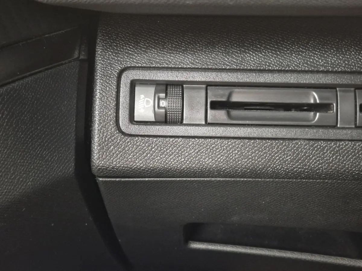 1.2 PureTech Allure | Limited | Navigatie | Apple CarPlay / Android Auto | Parkeersensoren voor / achter | Climate Control |