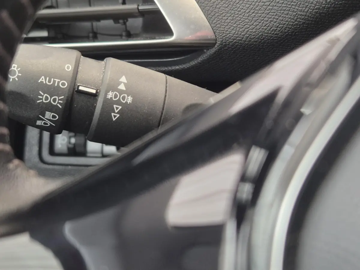 1.2 PureTech Allure | Limited | Navigatie | Apple CarPlay / Android Auto | Parkeersensoren voor / achter | Climate Control |