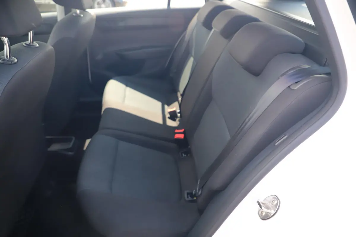 1.0 TSI Drive 95PK Airco Radio Stoelverwarming Elektrische Ramen