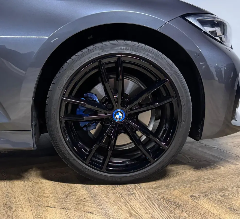 320e xDrive M-pakket Plus PANO KEYLESS