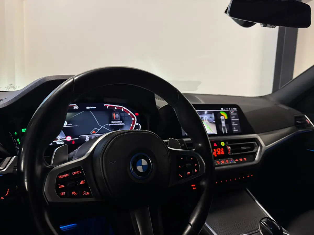 320e xDrive M-pakket Plus PANO KEYLESS