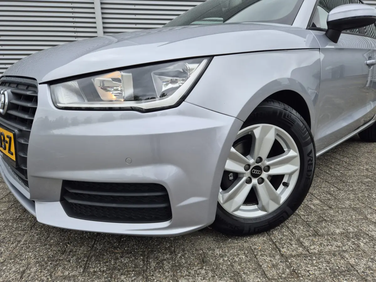 1.0 TFSI ,airco,navigatie,parkeersensoren, 5Deurs,