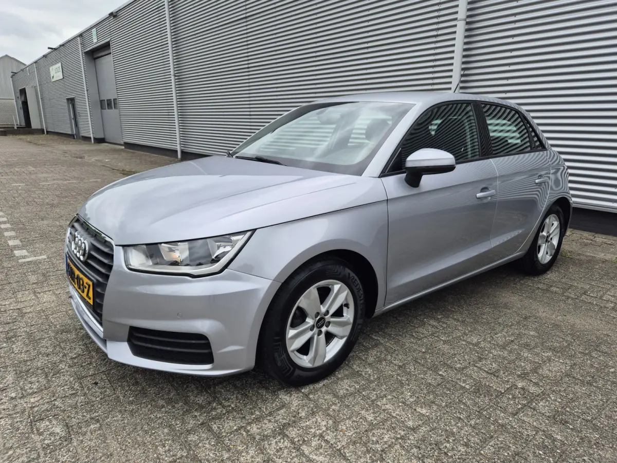 1.0 TFSI ,airco,navigatie,parkeersensoren, 5Deurs,