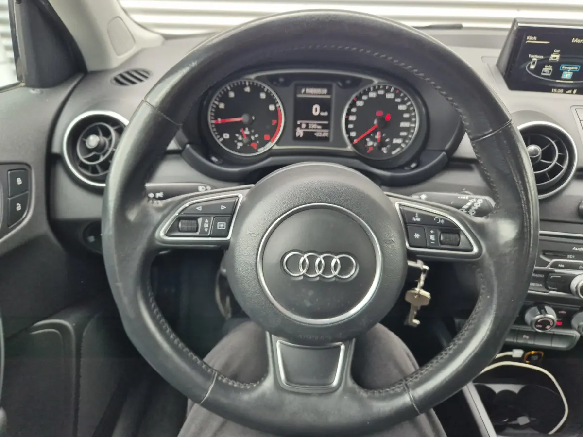 1.0 TFSI ,airco,navigatie,parkeersensoren, 5Deurs,