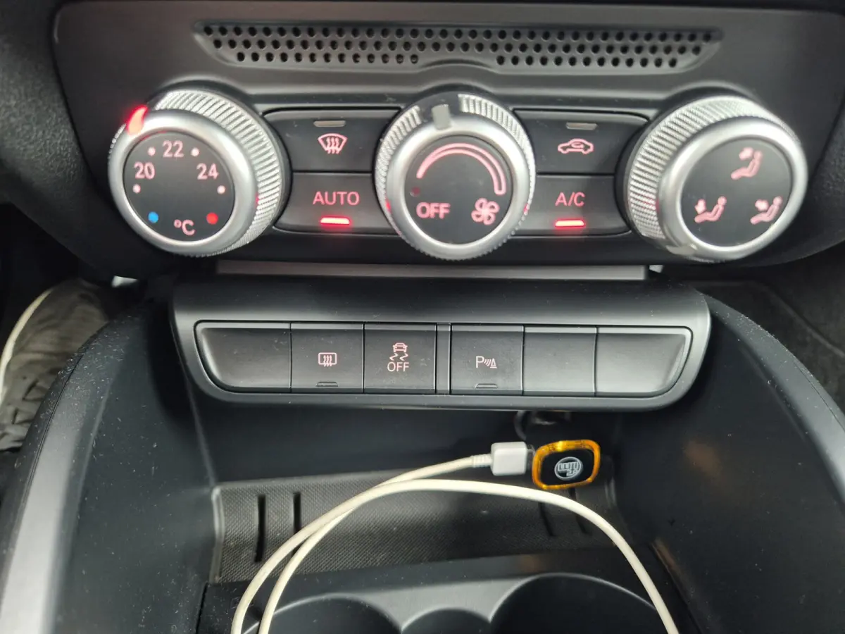 1.0 TFSI ,airco,navigatie,parkeersensoren, 5Deurs,