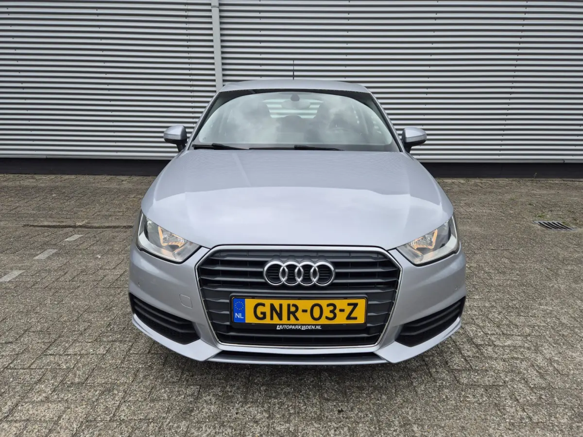 1.0 TFSI ,airco,navigatie,parkeersensoren, 5Deurs,