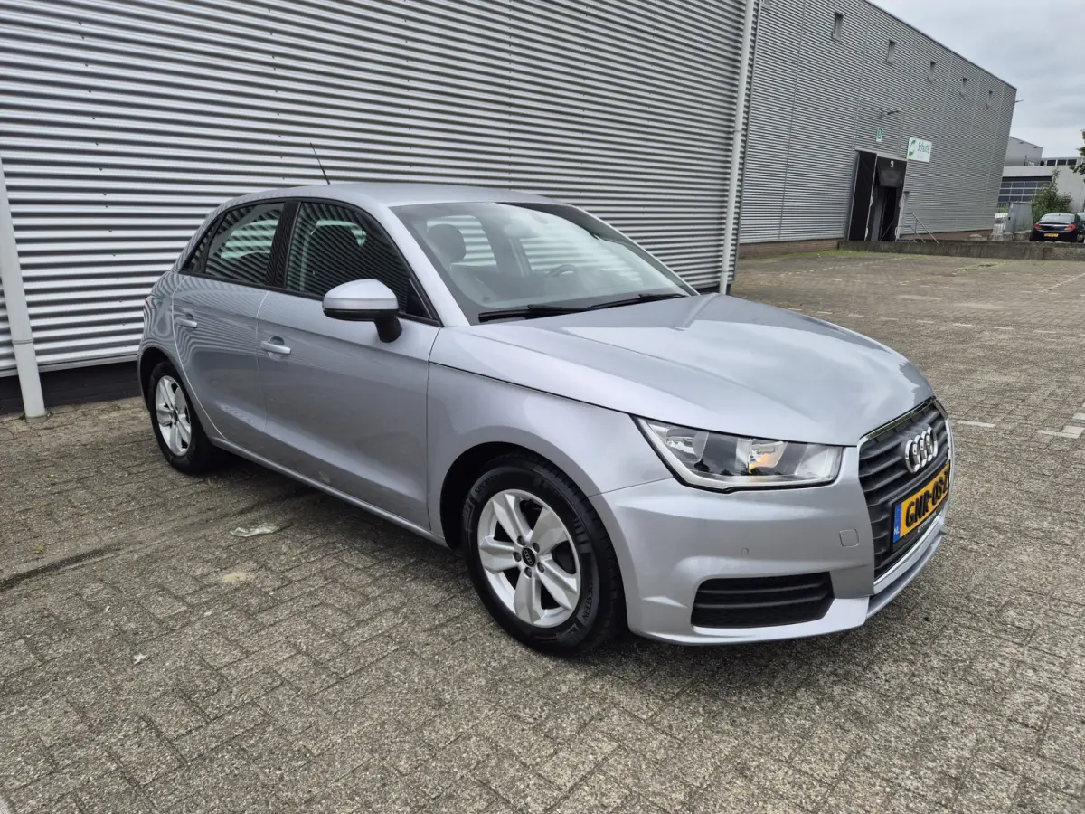 1.0 TFSI ,airco,navigatie,parkeersensoren, 5Deurs,