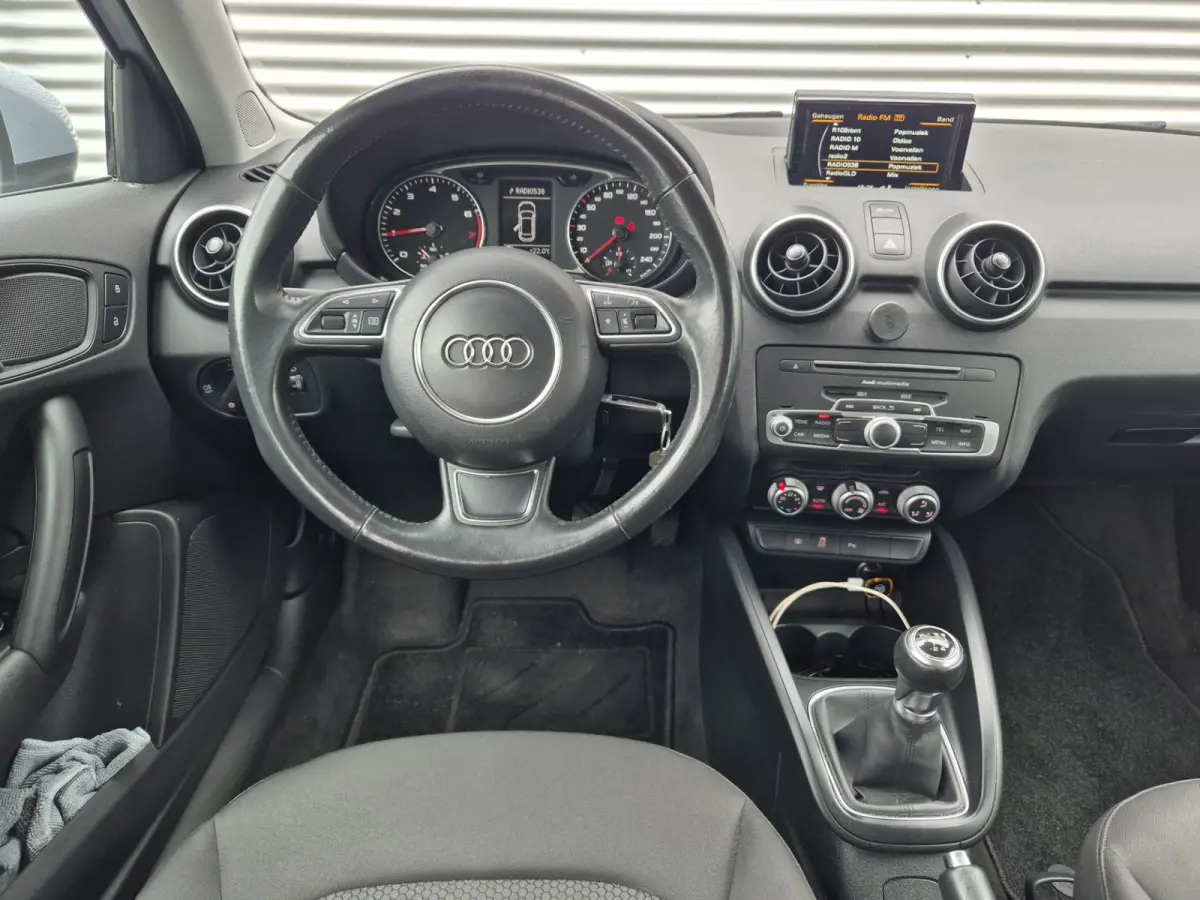 1.0 TFSI ,airco,navigatie,parkeersensoren, 5Deurs,