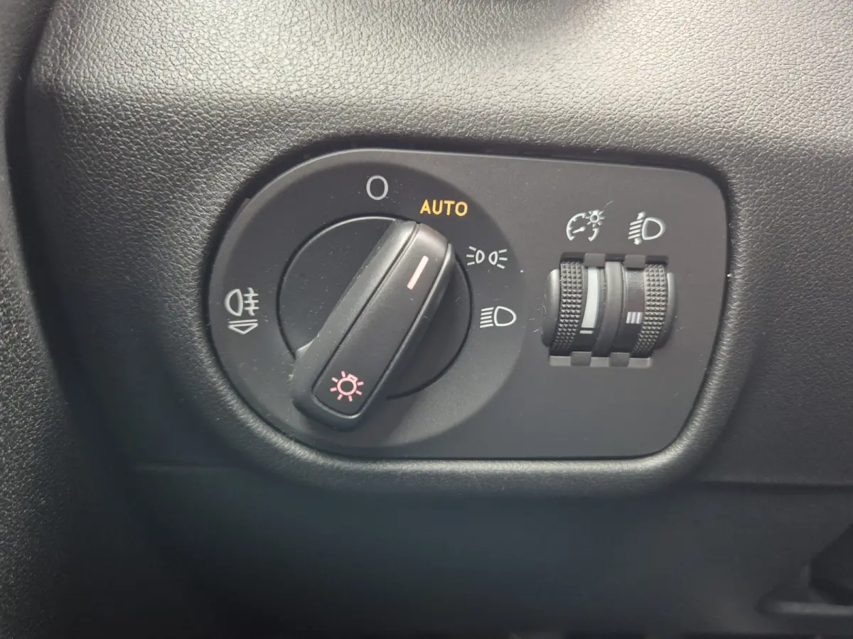 1.0 TFSI ,airco,navigatie,parkeersensoren, 5Deurs,