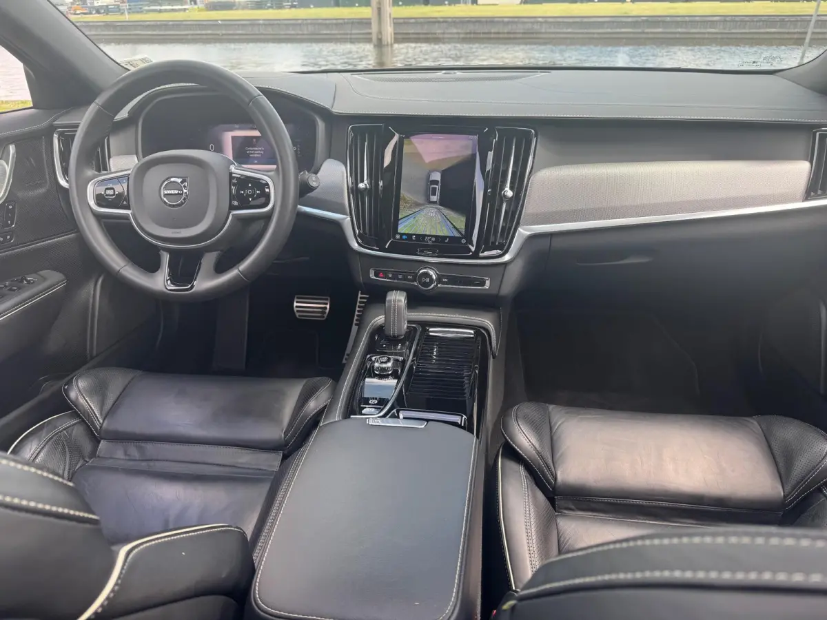 2.0 T6 AWD Recharge R-Design Facelift Panodak 1eig Full LED Trekhaak