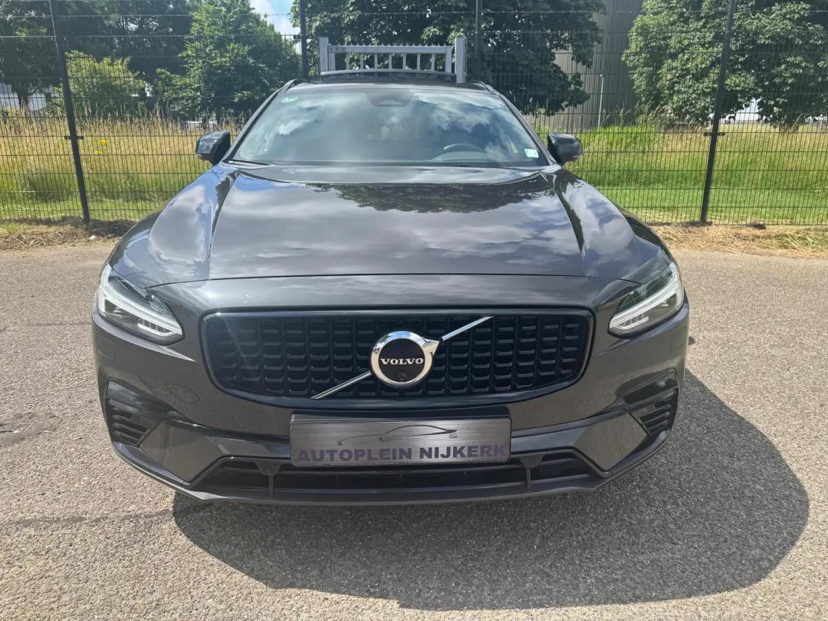 2.0 T6 AWD Recharge R-Design Facelift Panodak 1eig Full LED Trekhaak