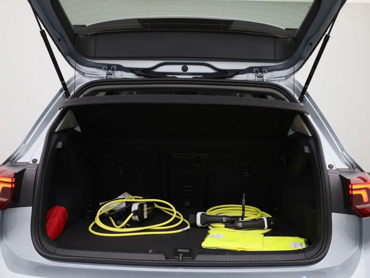 1.5 eHybrid Life Edition | Navigatie | Draadloze Apple Carplay | Adaptieve cruise control | Lane assist | Stoelverwarming | Stuurwielverwarming | Climate control | Achteruitrij camera | Park