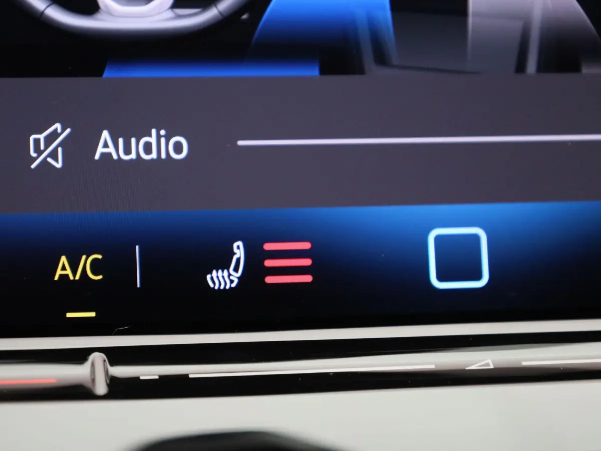 1.5 eHybrid Life Edition | Navigatie | Draadloze Apple Carplay | Adaptieve cruise control | Lane assist | Stoelverwarming | Stuurwielverwarming | Climate control | Achteruitrij camera | Park