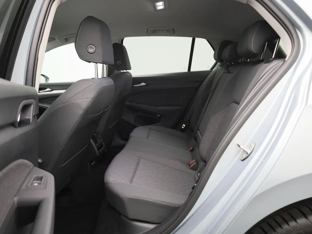 1.5 eHybrid Life Edition | Navigatie | Draadloze Apple Carplay | Adaptieve cruise control | Lane assist | Stoelverwarming | Stuurwielverwarming | Climate control | Achteruitrij camera | Park