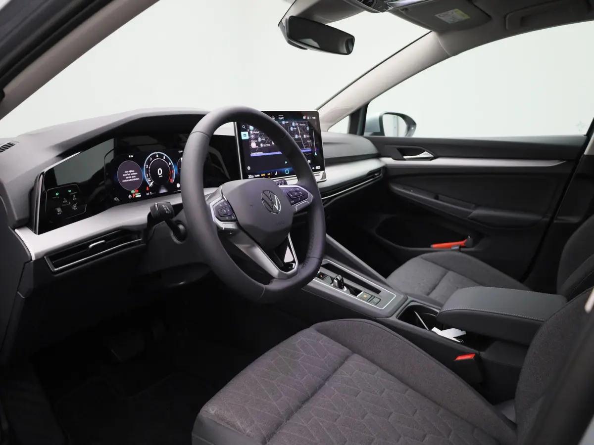 1.5 eHybrid Life Edition | Navigatie | Draadloze Apple Carplay | Adaptieve cruise control | Lane assist | Stoelverwarming | Stuurwielverwarming | Climate control | Achteruitrij camera | Park