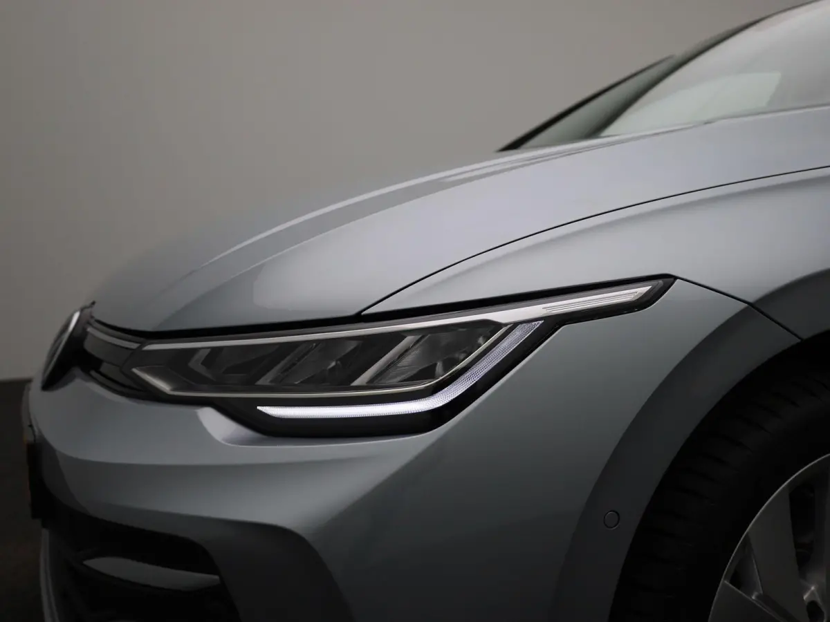 1.5 eHybrid Life Edition | Navigatie | Draadloze Apple Carplay | Adaptieve cruise control | Lane assist | Stoelverwarming | Stuurwielverwarming | Climate control | Achteruitrij camera | Park