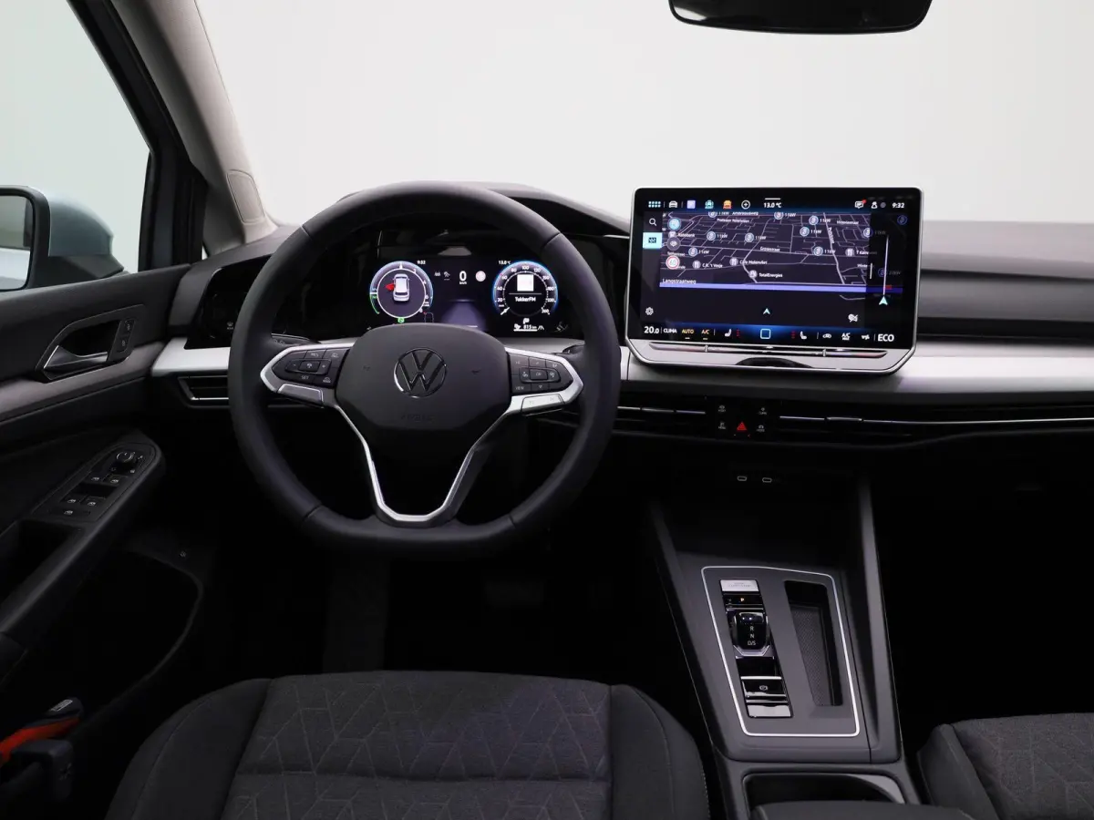 1.5 eHybrid Life Edition | Navigatie | Draadloze Apple Carplay | Adaptieve cruise control | Lane assist | Stoelverwarming | Stuurwielverwarming | Climate control | Achteruitrij camera | Park