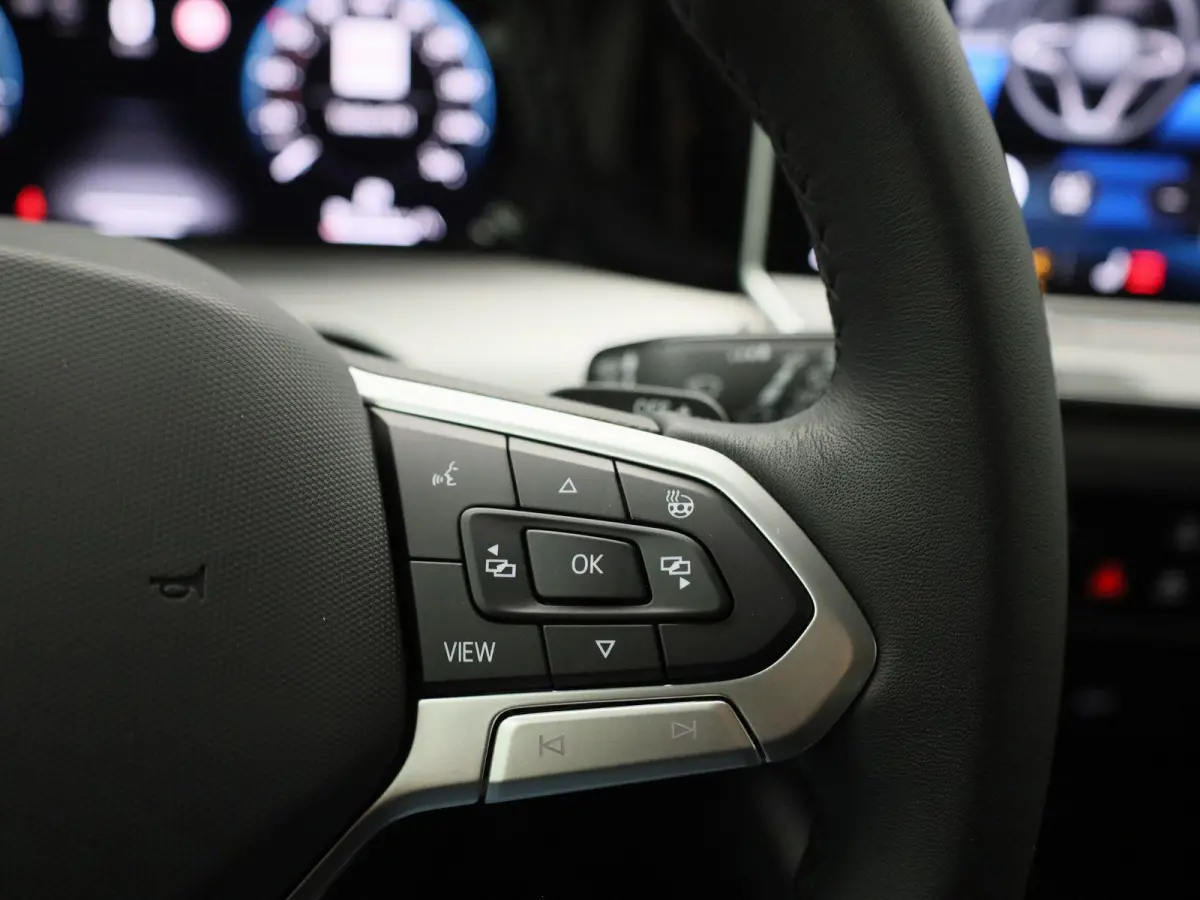 1.5 eHybrid Life Edition | Navigatie | Draadloze Apple Carplay | Adaptieve cruise control | Lane assist | Stoelverwarming | Stuurwielverwarming | Climate control | Achteruitrij camera | Park