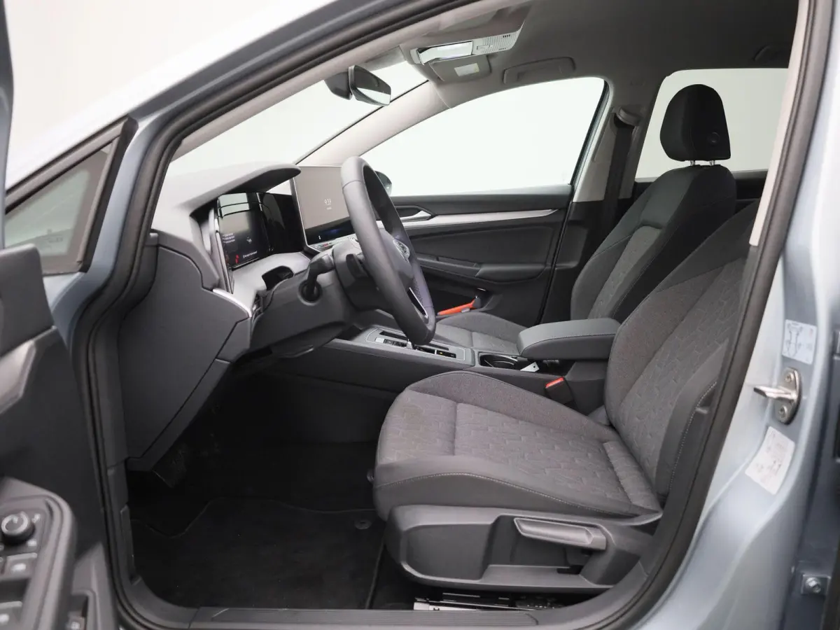 1.5 eHybrid Life Edition | Navigatie | Draadloze Apple Carplay | Adaptieve cruise control | Lane assist | Stoelverwarming | Stuurwielverwarming | Climate control | Achteruitrij camera | Park