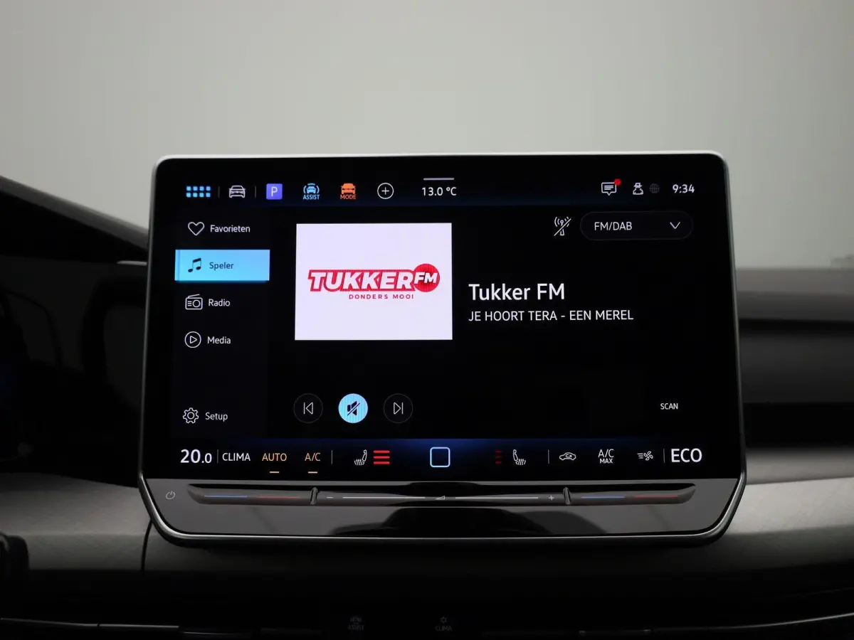 1.5 eHybrid Life Edition | Navigatie | Draadloze Apple Carplay | Adaptieve cruise control | Lane assist | Stoelverwarming | Stuurwielverwarming | Climate control | Achteruitrij camera | Park