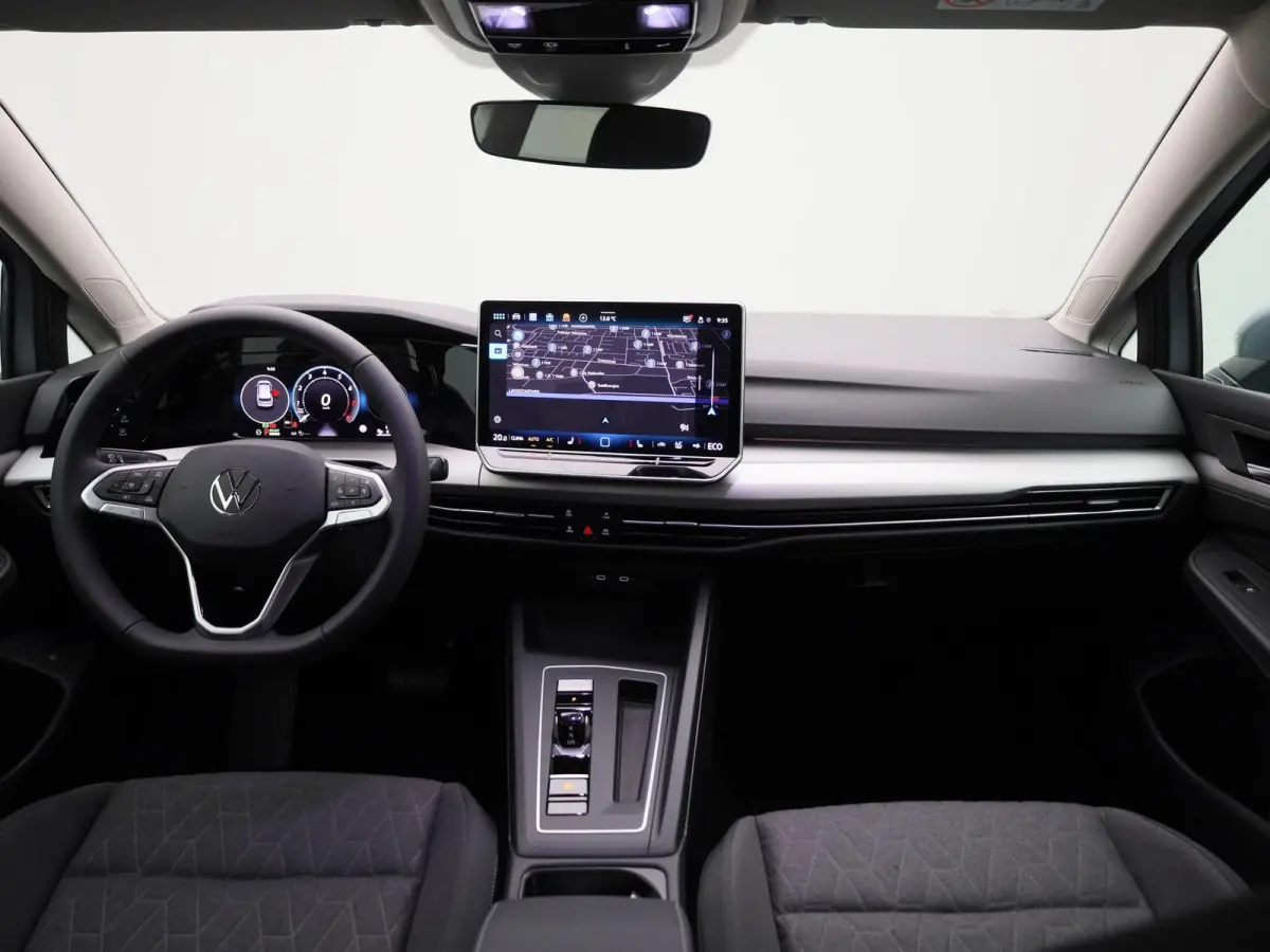 1.5 eHybrid Life Edition | Navigatie | Draadloze Apple Carplay | Adaptieve cruise control | Lane assist | Stoelverwarming | Stuurwielverwarming | Climate control | Achteruitrij camera | Park