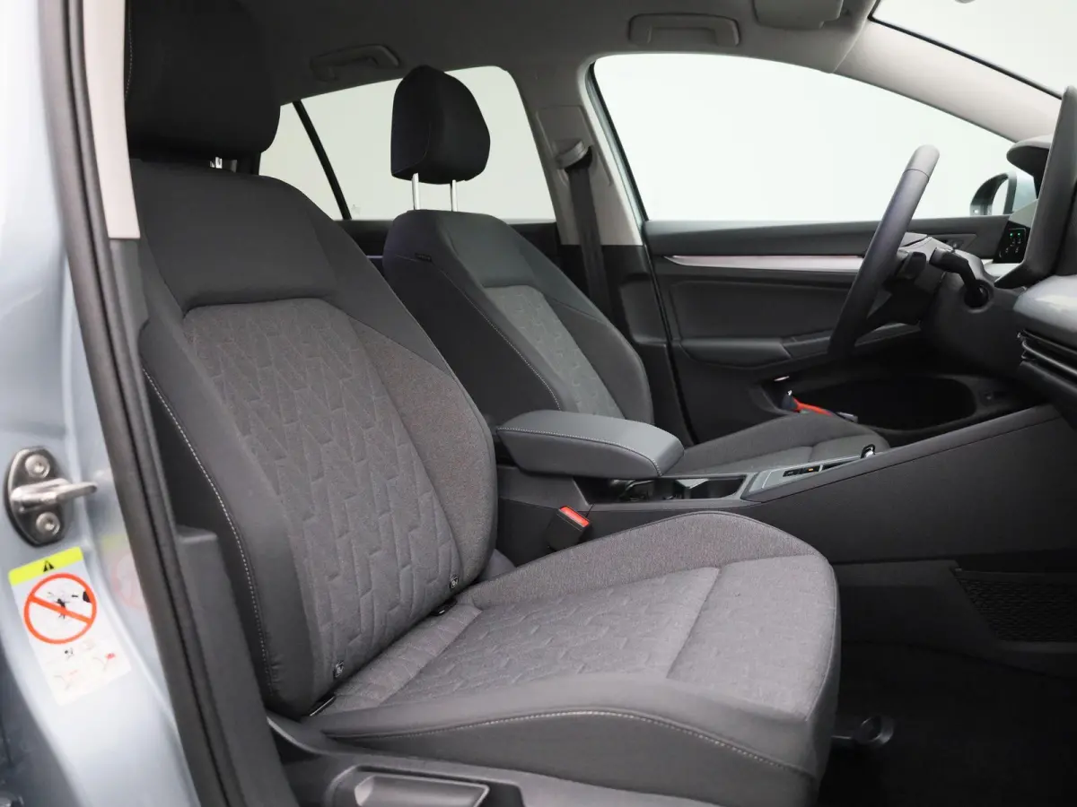1.5 eHybrid Life Edition | Navigatie | Draadloze Apple Carplay | Adaptieve cruise control | Lane assist | Stoelverwarming | Stuurwielverwarming | Climate control | Achteruitrij camera | Park