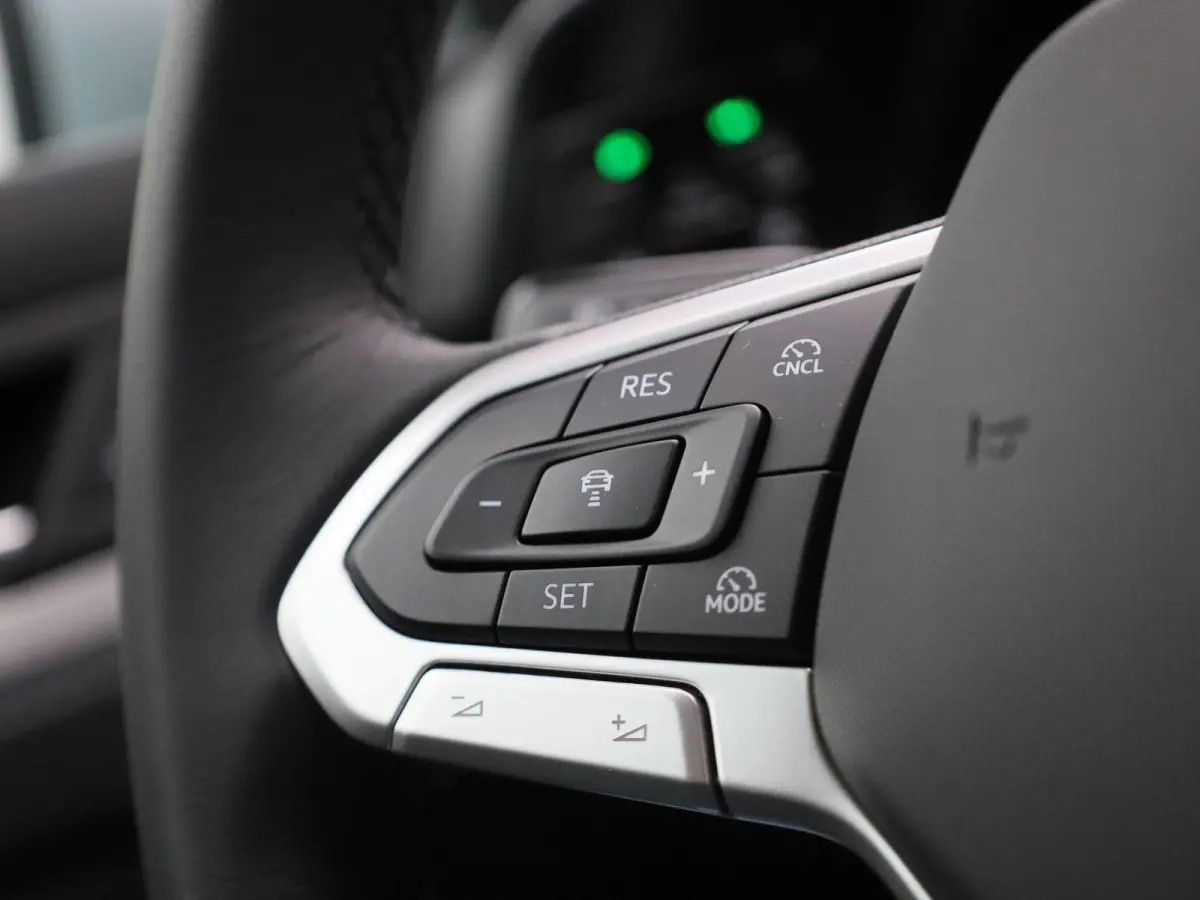 1.5 eHybrid Life Edition | Navigatie | Draadloze Apple Carplay | Adaptieve cruise control | Lane assist | Stoelverwarming | Stuurwielverwarming | Climate control | Achteruitrij camera | Park