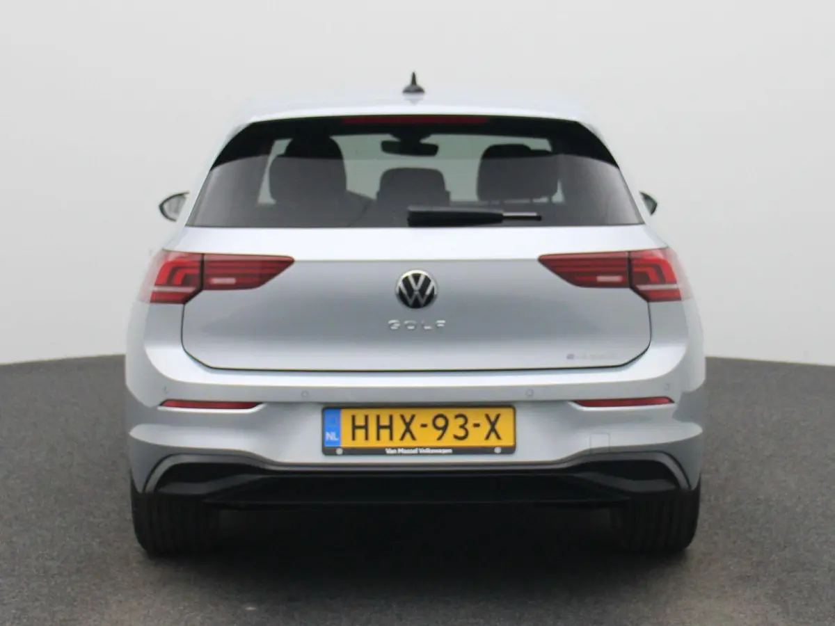 1.5 eHybrid Life Edition | Navigatie | Draadloze Apple Carplay | Adaptieve cruise control | Lane assist | Stoelverwarming | Stuurwielverwarming | Climate control | Achteruitrij camera | Park