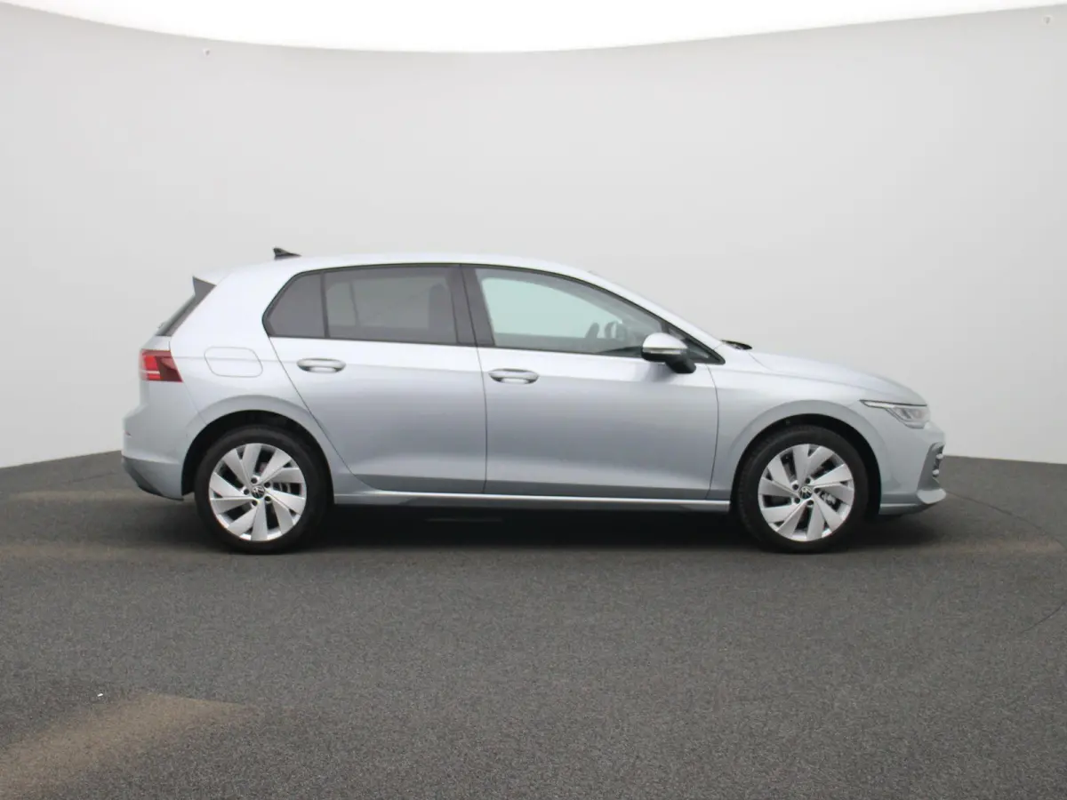 1.5 eHybrid Life Edition | Navigatie | Draadloze Apple Carplay | Adaptieve cruise control | Lane assist | Stoelverwarming | Stuurwielverwarming | Climate control | Achteruitrij camera | Park