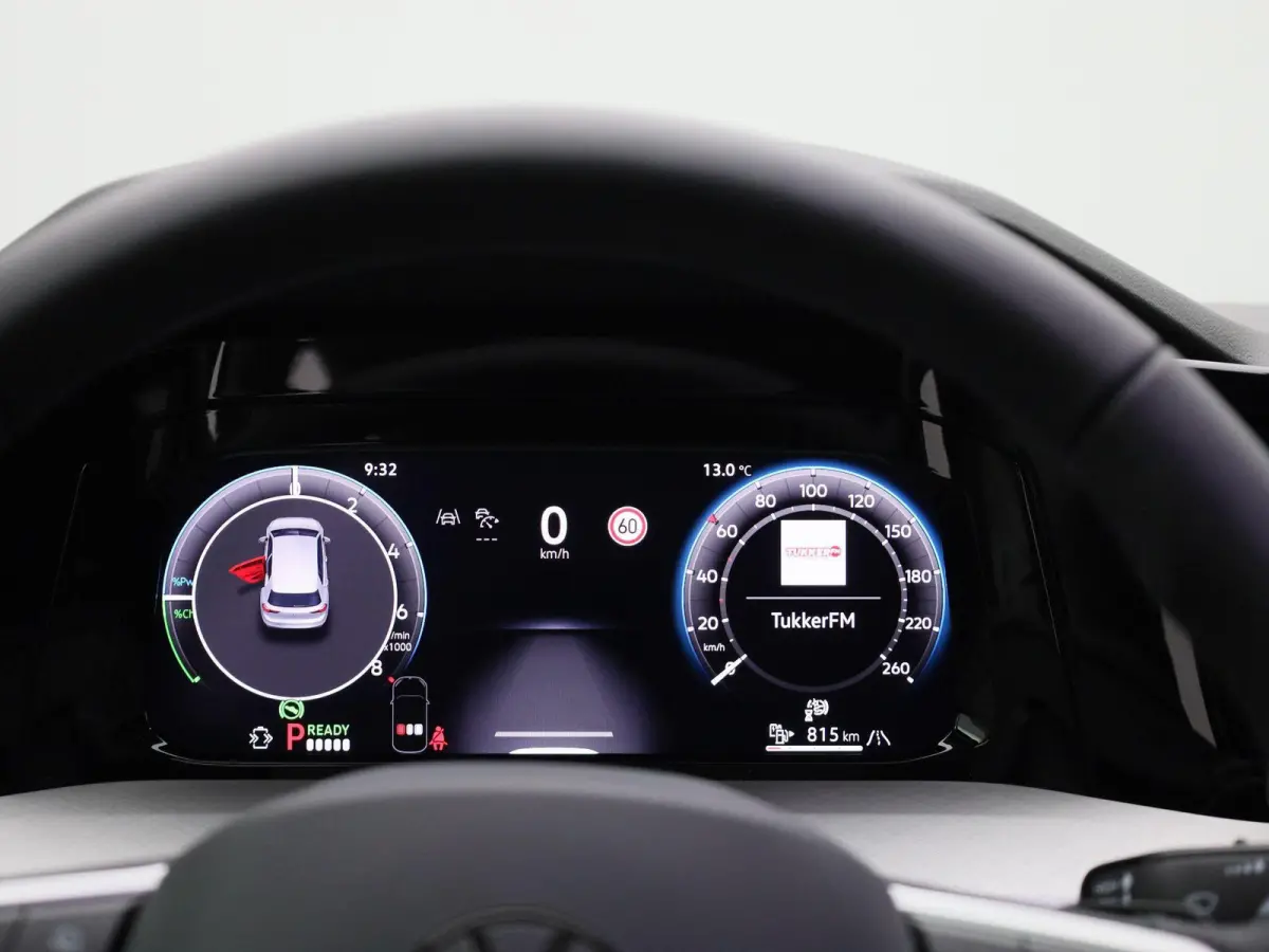 1.5 eHybrid Life Edition | Navigatie | Draadloze Apple Carplay | Adaptieve cruise control | Lane assist | Stoelverwarming | Stuurwielverwarming | Climate control | Achteruitrij camera | Park