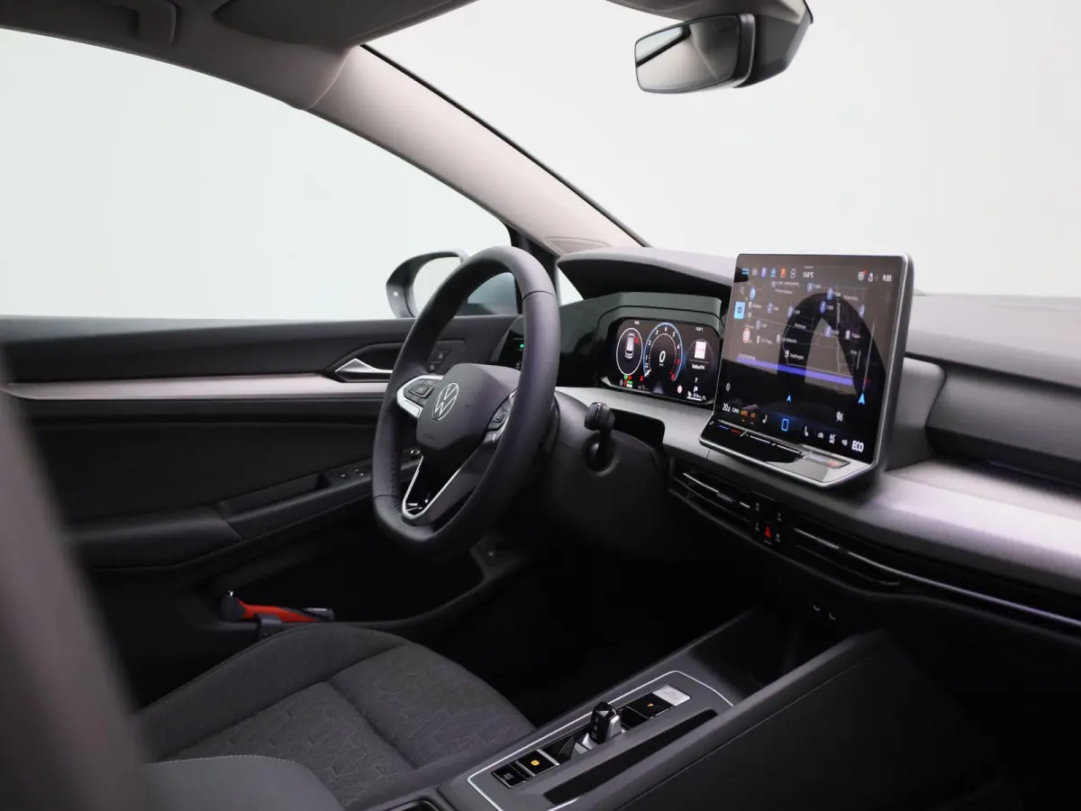 1.5 eHybrid Life Edition | Navigatie | Draadloze Apple Carplay | Adaptieve cruise control | Lane assist | Stoelverwarming | Stuurwielverwarming | Climate control | Achteruitrij camera | Park
