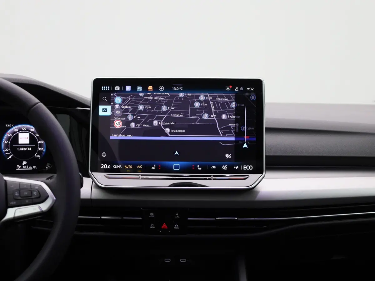 1.5 eHybrid Life Edition | Navigatie | Draadloze Apple Carplay | Adaptieve cruise control | Lane assist | Stoelverwarming | Stuurwielverwarming | Climate control | Achteruitrij camera | Park