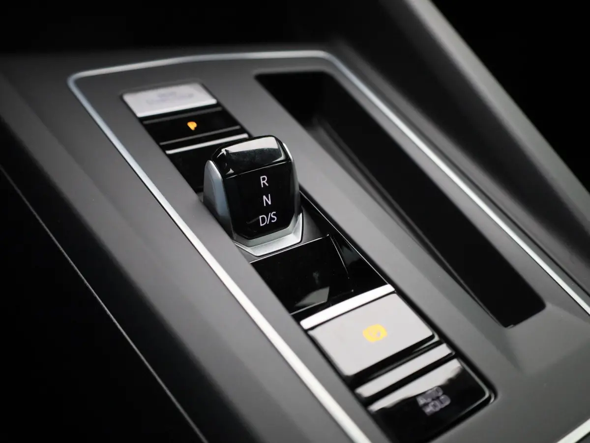1.5 eHybrid Life Edition | Navigatie | Draadloze Apple Carplay | Adaptieve cruise control | Lane assist | Stoelverwarming | Stuurwielverwarming | Climate control | Achteruitrij camera | Park