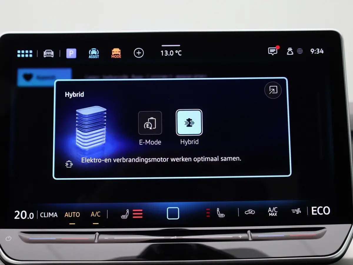 1.5 eHybrid Life Edition | Navigatie | Draadloze Apple Carplay | Adaptieve cruise control | Lane assist | Stoelverwarming | Stuurwielverwarming | Climate control | Achteruitrij camera | Park