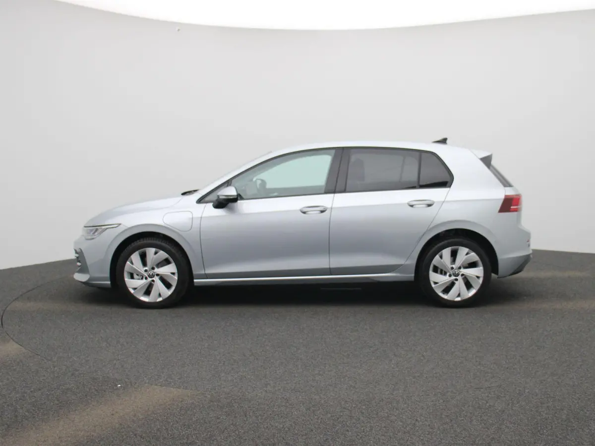 1.5 eHybrid Life Edition | Navigatie | Draadloze Apple Carplay | Adaptieve cruise control | Lane assist | Stoelverwarming | Stuurwielverwarming | Climate control | Achteruitrij camera | Park