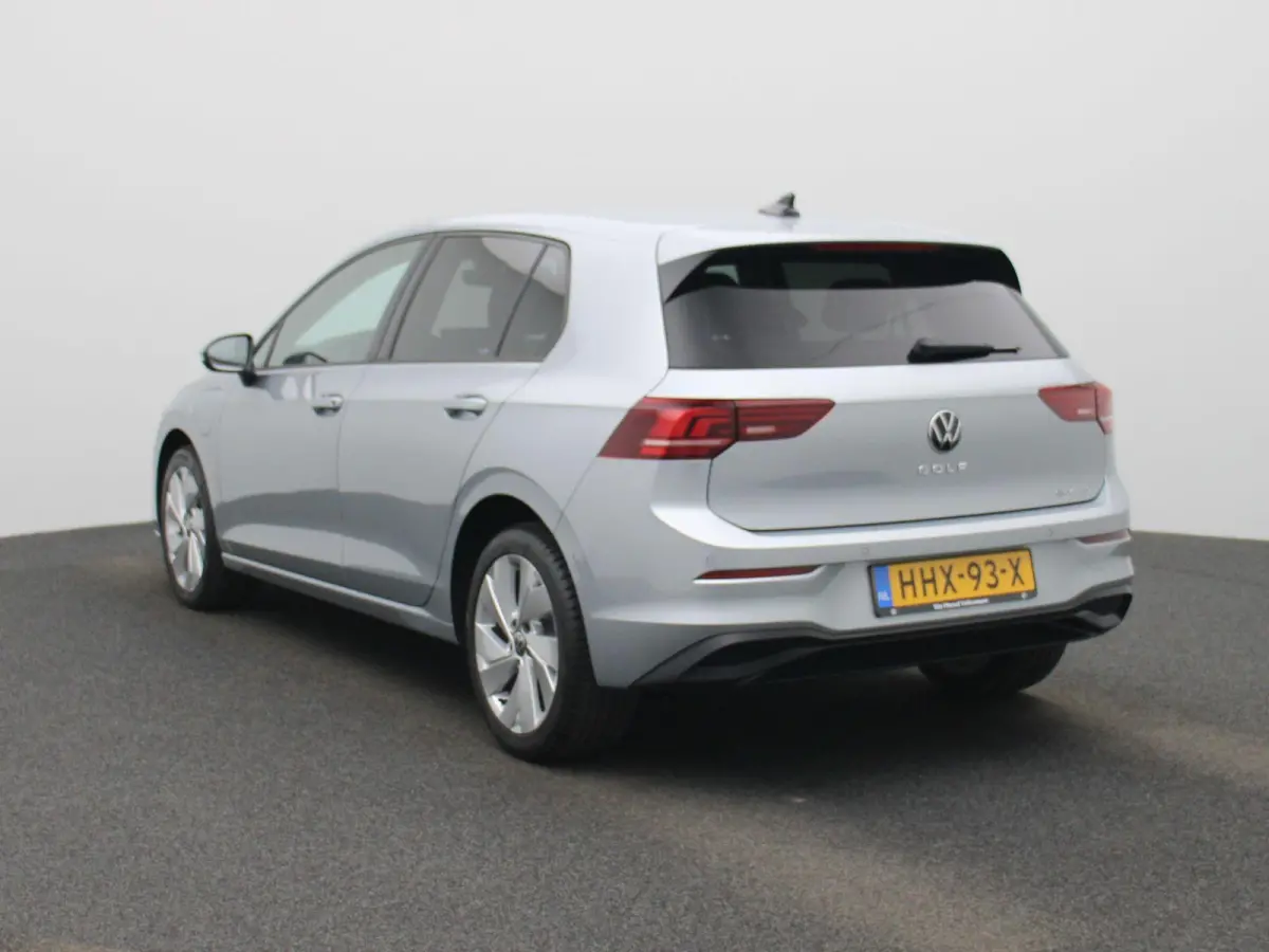 1.5 eHybrid Life Edition | Navigatie | Draadloze Apple Carplay | Adaptieve cruise control | Lane assist | Stoelverwarming | Stuurwielverwarming | Climate control | Achteruitrij camera | Park