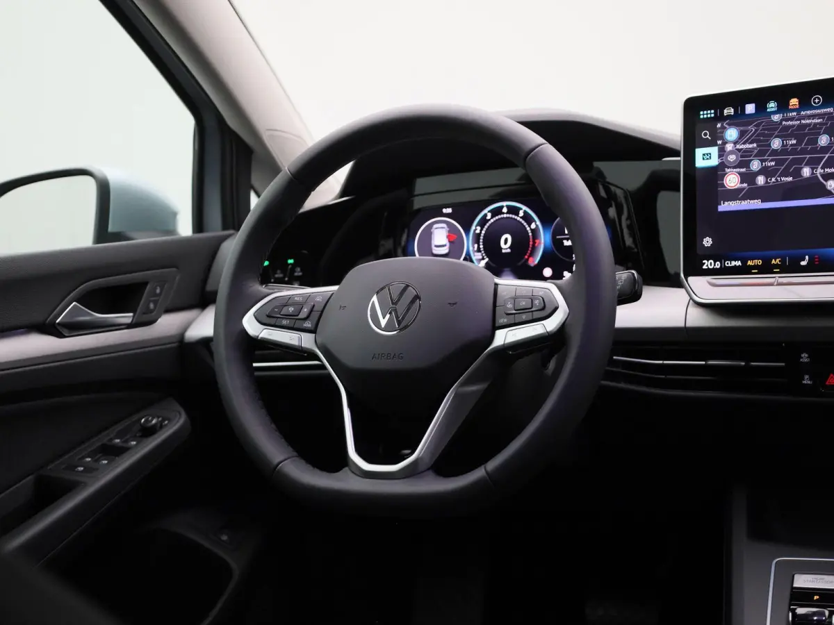 1.5 eHybrid Life Edition | Navigatie | Draadloze Apple Carplay | Adaptieve cruise control | Lane assist | Stoelverwarming | Stuurwielverwarming | Climate control | Achteruitrij camera | Park