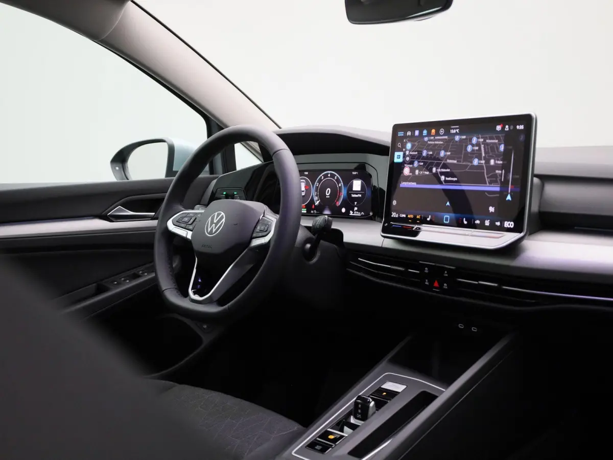 1.5 eHybrid Life Edition | Navigatie | Draadloze Apple Carplay | Adaptieve cruise control | Lane assist | Stoelverwarming | Stuurwielverwarming | Climate control | Achteruitrij camera | Park