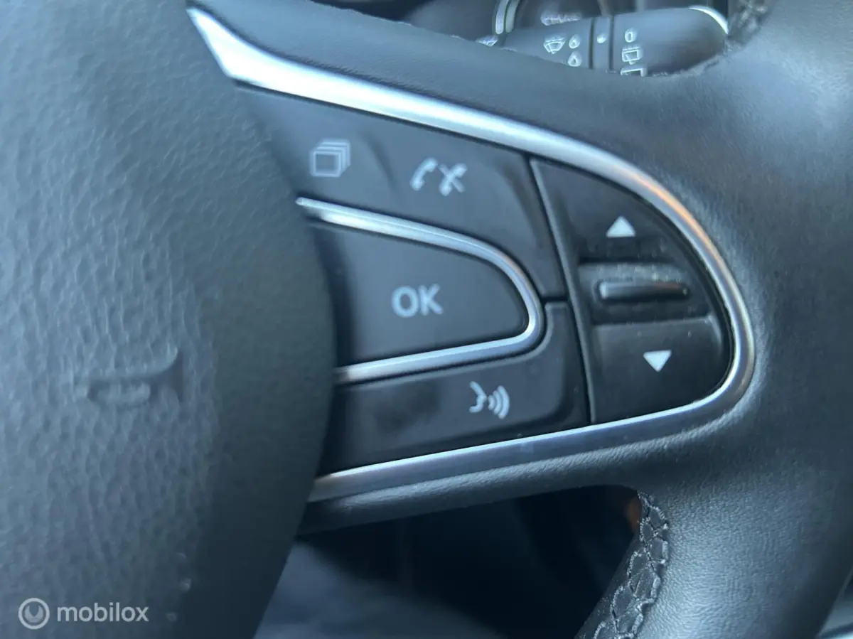 1.3 TCe Black Edition * AUTOMAAT * NAVIGATIE
